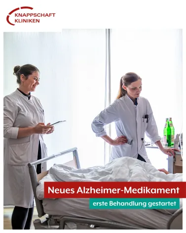 🧠 Unsere Klinik für Neurologie behandelt erstmals Patient*innen mit dem neuen Medikament gegen die Alzheimer-Demenz. Dies markiert einen wichtigen Schritt in der regionalen Versorgung von Menschen mit Alzheimer-Erkrankung. 

💡 Seit November ist das Medikament gegen die Alzheimer-Demenz im sehr frühen Stadium zugelassen und laut Studien kann das Fortschreiten der Erkrankung verlangsamen – die Hoffnungen bei Patient*innen, Angehörigen und Klinikern sind hoch. Dabei muss stets bedacht werden, dass auch die neuen Medikamente keine die Heilung von Demenz bedeuten, sondern den Fortschritt der Erkrankung im besten Fall verlangsamen können.

💬 „Wir freuen uns sehr, mit den neuen Therapien von Alzheimer-Demenz betroffene Patientinnen und Patienten nun ein Behandlungsangebot machen zu können – obwohl wir aufgrund der möglichen Nebenwirkungen sehr genau und individuell prüfen müssen, für wen das Medikament in Frage kommt“, so Prof. Dr. Dr. Corinna Seliger-Behme, Klinikdirektorin der Klinik für Neurologie. 

🤝 Aufgrund von teils schwerwiegenden Nebenwirkungen steht die Therapie nur einer kleinen, ausgewählten Gruppe von Patient*innen mit einer beginnenden Alzheimer-Demenz zur Verfügung. Die Vorauswahl erfolgt im Rahmen eines Ambulanzbesuchs in der Memory Clinic, dazu gehört neben einer neurologischen und neuropsychologischen Untersuchung auch eine genetische Testung. Die Entscheidung wird letztlich interdisziplinär von Neurologie, Neuropsychologie und Neuroradiologie gemeinsam getroffen. 

👩‍⚕️ Dr. Vanessa Behrens, Oberärztin der Klinik für Neurologie, koordiniert den Prozess und begleitet die Patient*innen durch die Behandlung: „Die Behandlung mit den neuen Demenz-Medikamenten ist aufwändig und erfordert regelmäßige Infusionen sowie MRTs und neuropsychologische Untersuchungen, um Nebenwirkungen auszuschließen. Dabei wollen wir die Patienten und Angehörigen persönlich und individuell begleiten.“ 

<a href='https://www.instagram.com/explore/tags/KnappschaftKliniken/' target='_blank'>#KnappschaftKliniken</a> <a href='https://www.instagram.com/explore/tags/Universitätsklinikum/' target='_blank'>#Universitätsklinikum</a> <a href='https://www.instagram.com/explore/tags/Bochum/' target='_blank'>#Bochum</a> <a href='https://www.instagram.com/explore/tags/MemoryClinic/' target='_blank'>#MemoryClinic</a> <a href='https://www.instagram.com/explore/tags/Neurologie/' target='_blank'>#Neurologie</a> <a href='https://www.instagram.com/explore/tags/Alzheimer/' target='_blank'>#Alzheimer</a> <a href='https://www.instagram.com/explore/tags/Demenz/' target='_blank'>#Demenz</a>