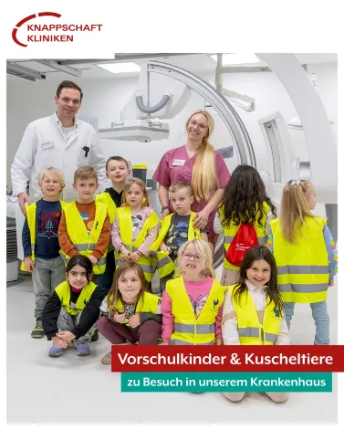 🏥👫Die Vorschulkinder Kindertagesstätte „Kleines Senfkorn“ haben in der letzten Woche einen spannenden Ausflug in unser Krankenhaus gemacht! In der Zentralen Notaufnahme wurden die mitgebrachten Kuscheltiere ausführlich untersucht, danach ging es weiter in die Radiologie. 

🧸🩻Der neue kommissarische Institutsdirektor Prof. Dr. Cornelius Deuschl nahm die kleinen Besucher persönlich in Empfang und zeigte ihnen seinen Fachbereich. Hier wurden die flauschigen Begleiter weiter auf Herz und Nieren geprüft und die Kinder lernten anhand von Röntgenbildern, wo welche Knochen wo im Körper sind. 

<a href='https://www.instagram.com/explore/tags/KnappschaftKliniken/' target='_blank'>#KnappschaftKliniken</a> <a href='https://www.instagram.com/explore/tags/Universitätsklinikum/' target='_blank'>#Universitätsklinikum</a> <a href='https://www.instagram.com/explore/tags/Bochum/' target='_blank'>#Bochum</a> <a href='https://www.instagram.com/explore/tags/Kita/' target='_blank'>#Kita</a> <a href='https://www.instagram.com/explore/tags/Radiologie/' target='_blank'>#Radiologie</a> <a href='https://www.instagram.com/explore/tags/Notaufnahme/' target='_blank'>#Notaufnahme</a>
