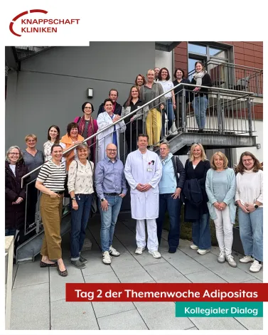 Ein weiterer zentraler Bestandteil unserer Adipositas-Themenwoche war der kollegiale Dialog mit unseren Kooperationspartnern aus der Ernährungstherapie.  Sie begleiten und unterstützen unsere Patientinnen und Patienten vor und nach operativen Eingriffen. 

Die Ernährungstherapie stellt einen zentralen und unverzichtbaren Bestandteil der Adipositastherapie dar. Um eine bestmögliche Versorgung sicherzustellen, pflegen Chefarzt Dr Celesnik und sein Team ganz bewusst einen regelmäßigen und intensiven Austausch mit den Ernährungsexperten.

💬„Eine erfolgreiche Adipositastherapie erfordert ein ganzheitliches Konzept- die enge Zusammenarbeit mit unseren Ernährungsexperten ist dabei von zentraler Bedeutung“, betont der Dr. Celesnik. 

Dieser interdisziplinäre Austausch bildet eine wichtige Grundlage für die kontinuierliche Weiterentwicklung unserer Behandlungsqualität und kommt letztlich unseren Patientinnen und Patienten zugute