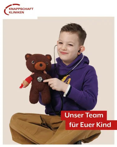 Kindheit in guten Händen. 👨‍⚕️👋

Euer Kind in sicheren Händen zu wissen, ist das Wichtigste. In unserer Kinderklinik verbinden wir fachliche Exzellenz mit menschlicher Wärme.
Ob hochspezialisierte Neonatologie bei Dr. Lautner und Sezgin Ata oder präzise Ultraschall-Diagnostik durch Dr. Plewa – wir betrachten jedes Kind ganzheitlich und individuell. 🫁🧠
Gemeinsam stehen sie für Spitzenmedizin – die euch nie aus den Augen verliert!

Fragen zu unseren Schwerpunkten? Kontaktiert uns gerne: 02041 106-1501

<a href='https://www.instagram.com/explore/tags/KnappschaftKliniken/' target='_blank'>#KnappschaftKliniken</a> <a href='https://www.instagram.com/explore/tags/kkbottrop/' target='_blank'>#kkbottrop</a> <a href='https://www.instagram.com/explore/tags/kindergesundheit/' target='_blank'>#kindergesundheit</a> <a href='https://www.instagram.com/explore/tags/Experten/' target='_blank'>#Experten</a>