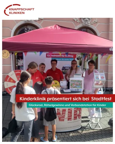 Unsere Kinder- und Jugendklinik hat sich mit einem bunten Angebot auf dem diesjährigen Bottroper Stadtfest präsentiert.🎈👪

Am Informations- und Aktionsstand auf der Hochstraße konnten die Kinder sich oder ihrem Kuscheltier einen Verband 🩹anlegen lassen, am Glücksrad🎡 kleine Gewinne erspielen oder ein Rätsel lösen, um am Gewinnspiel 🎟️teilzunehmen. 

Das Team der Kinderklinik vor Ort ist mit Eltern und interessierten Bürgern ins Gespräch gegangen und hat über das medizinische Behandlungsspektrum der Kinderklinik informiert.

Herzlichen Dank an den Förderverein PRO Kinderklinik e.V., der uns dort ebenfalls unterstützt hat und den Standbesuchern von ihrer Arbeit und den aktuellen Förderprojekten berichtet hat! 🙏